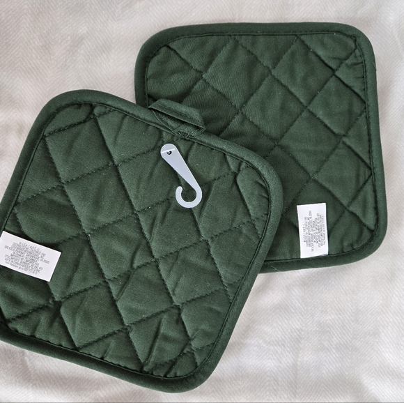 Gnome Holiday Kitchen Towels and Potholder set with Bonus Gift. NWT - Picture 7 of 7